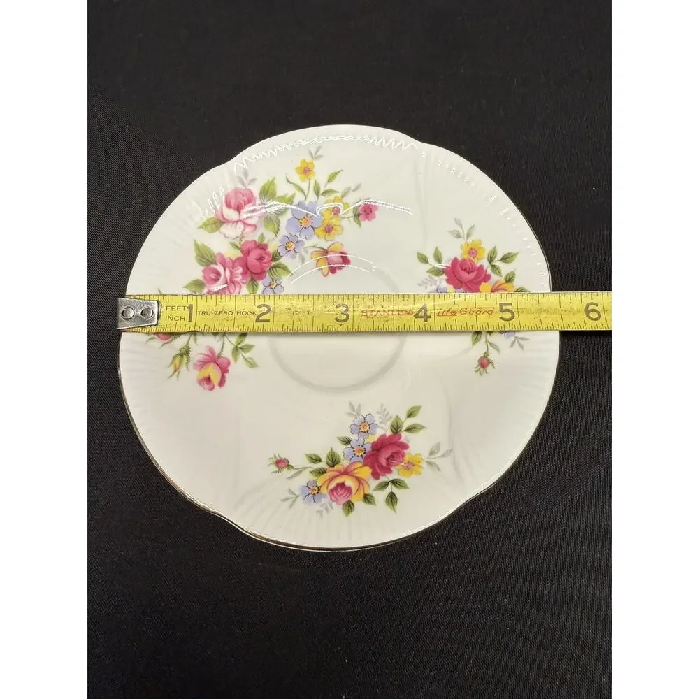Royal Albert Bone China tea cup & saucer England Pink roses floral pattern VTG